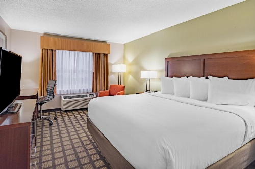 Baymont by Wyndham Gurnee image 11