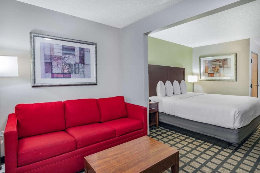 Baymont by Wyndham Gurnee Image 15