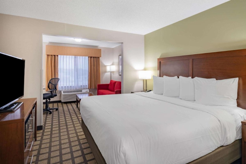 Baymont by Wyndham Gurnee Image 17
