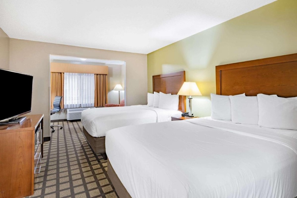 Baymont by Wyndham Gurnee Image 21
