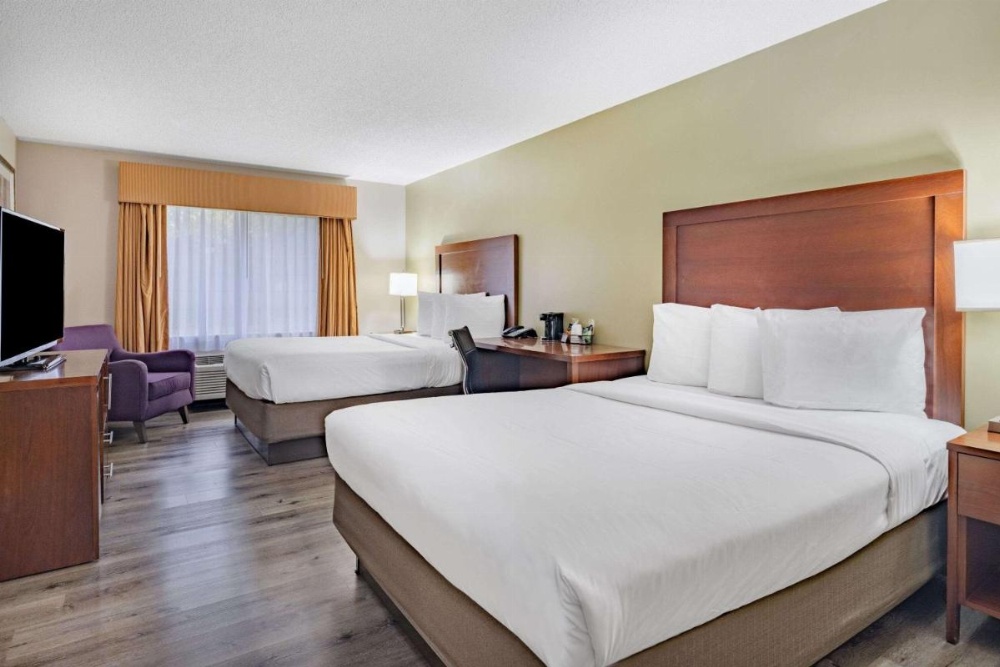 Baymont by Wyndham Gurnee Image 24