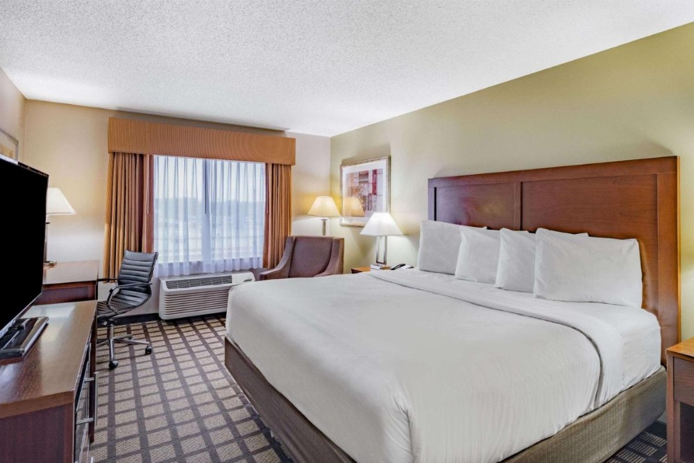 Baymont by Wyndham Gurnee Image 26