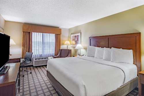 Baymont by Wyndham Gurnee image 26