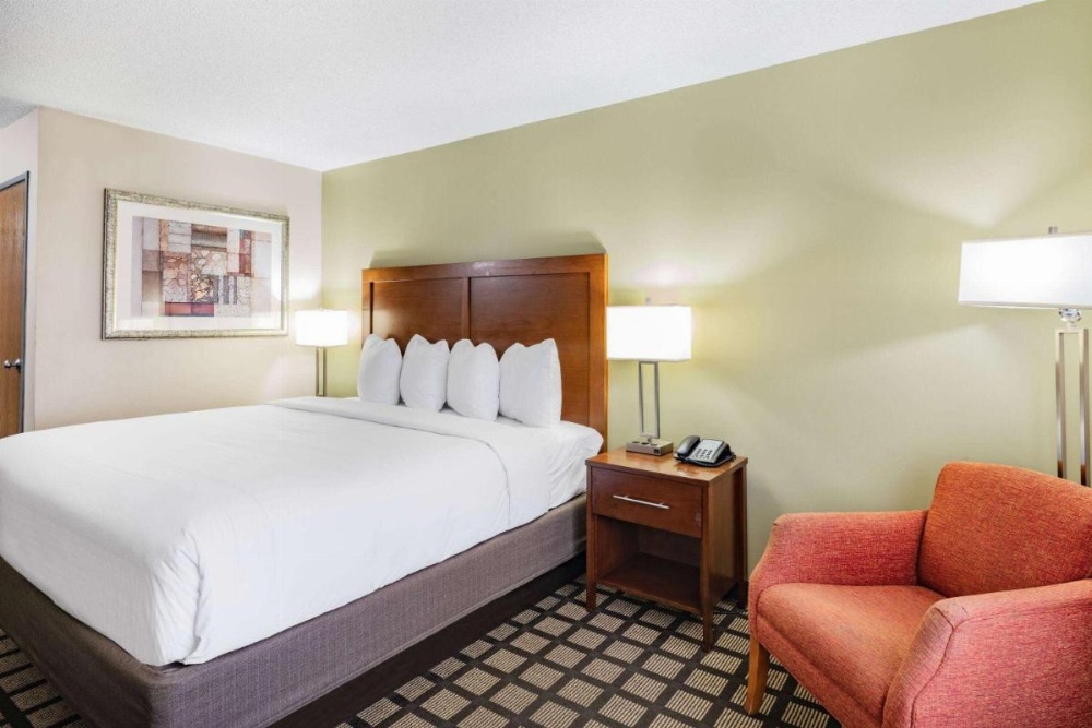 Baymont by Wyndham Gurnee Image 29