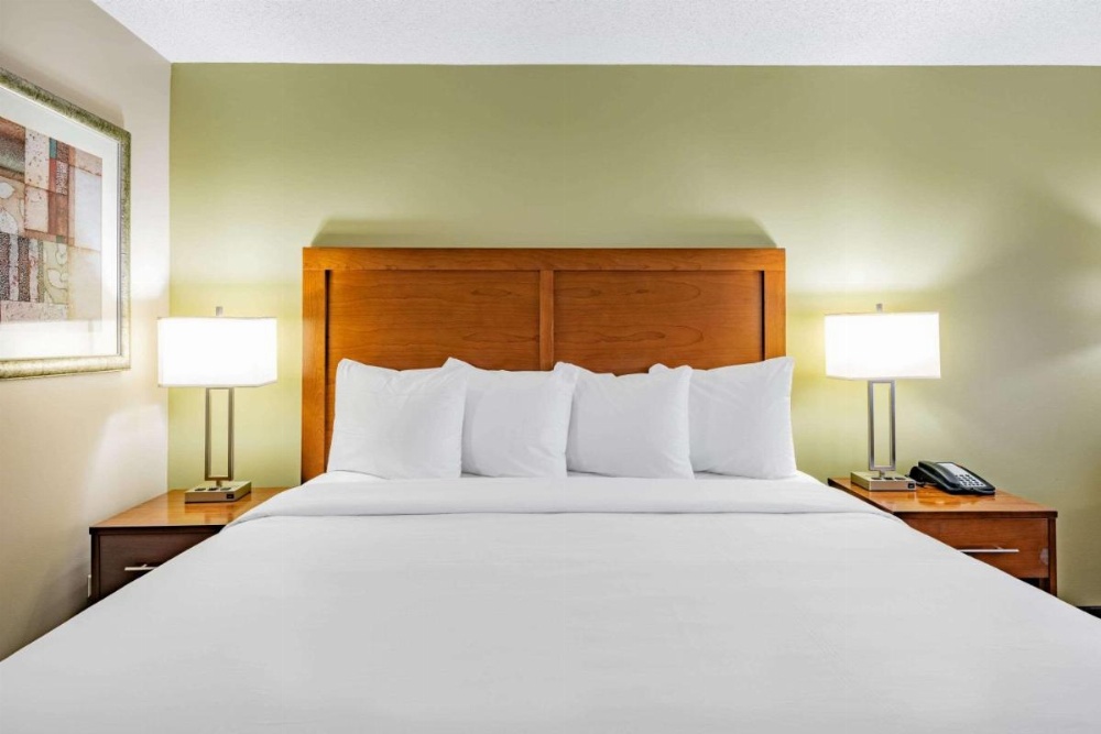 Baymont by Wyndham Gurnee Image 30