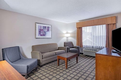 Baymont by Wyndham Gurnee image 35