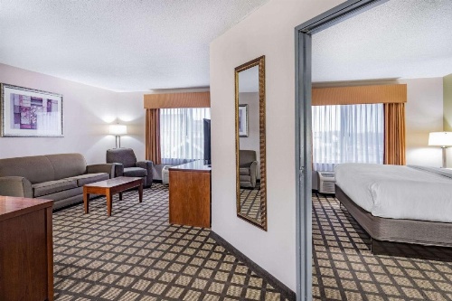 Baymont by Wyndham Gurnee image 36