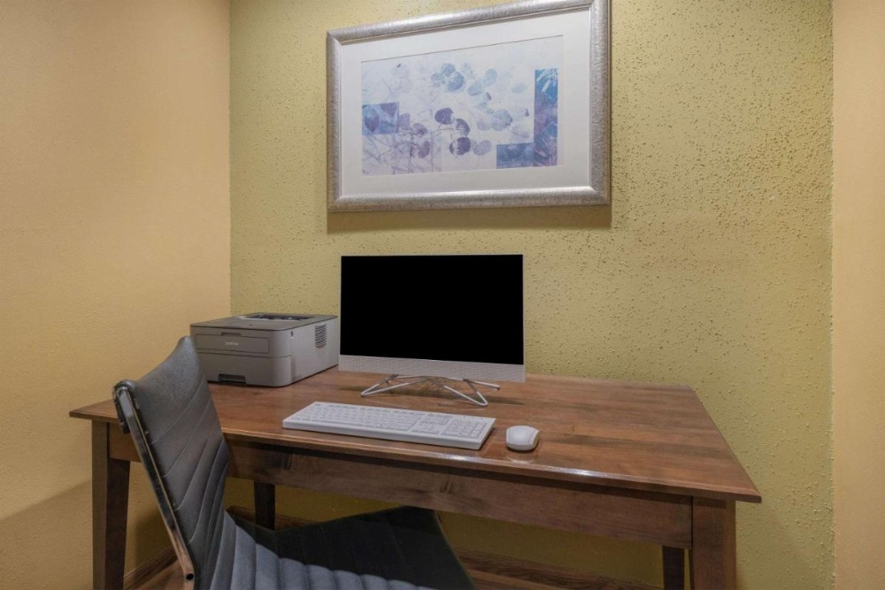 Baymont by Wyndham Gurnee Image 39