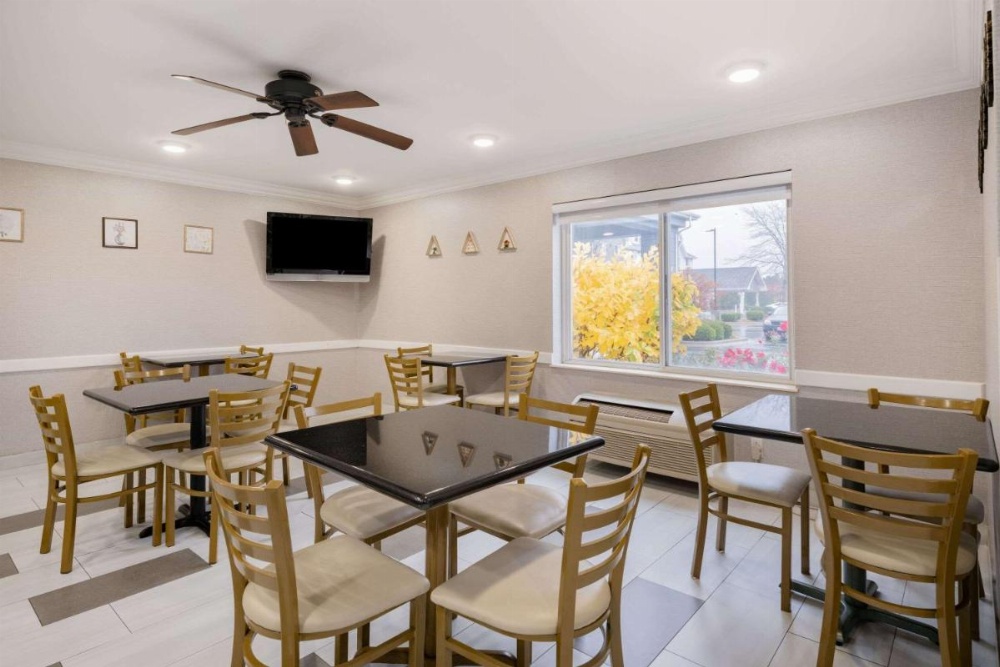 Baymont by Wyndham Gurnee Image 42