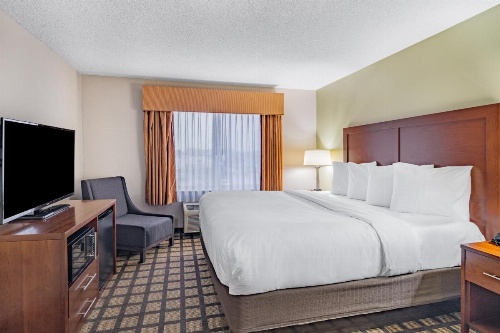 Baymont by Wyndham Gurnee image 5
