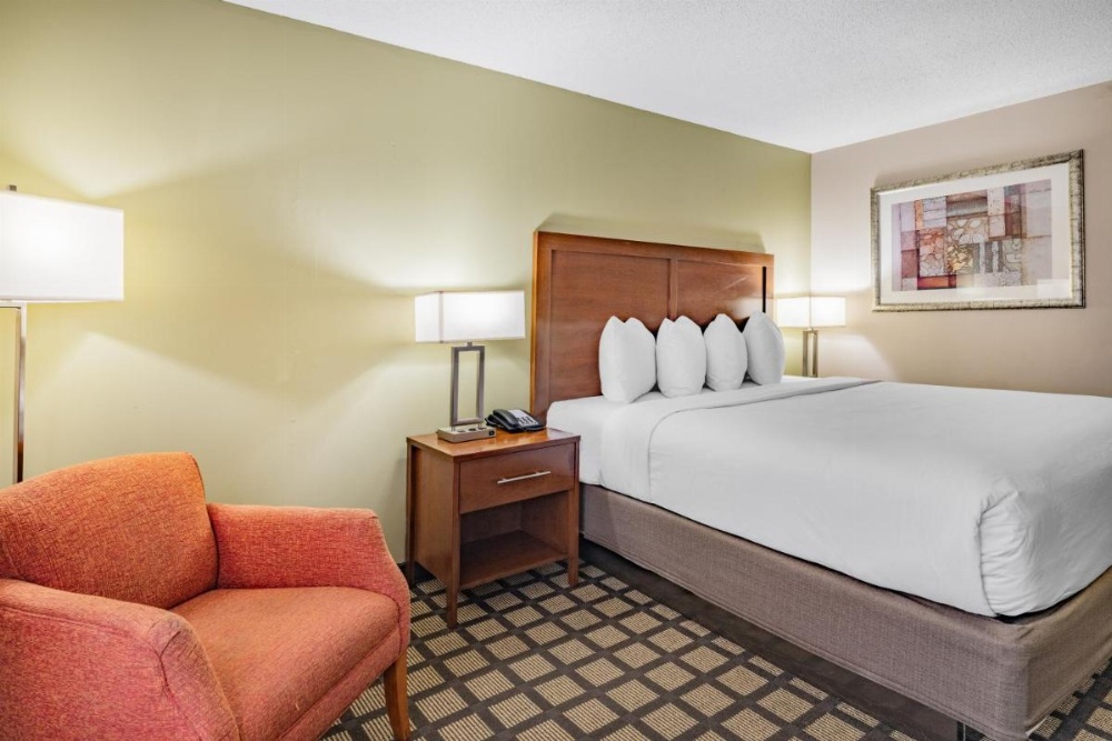 Baymont by Wyndham Gurnee Image 6